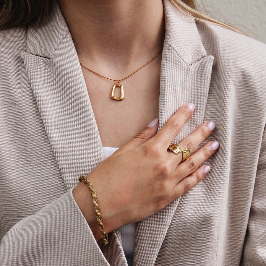 Ameline Luxe Arc Necklace