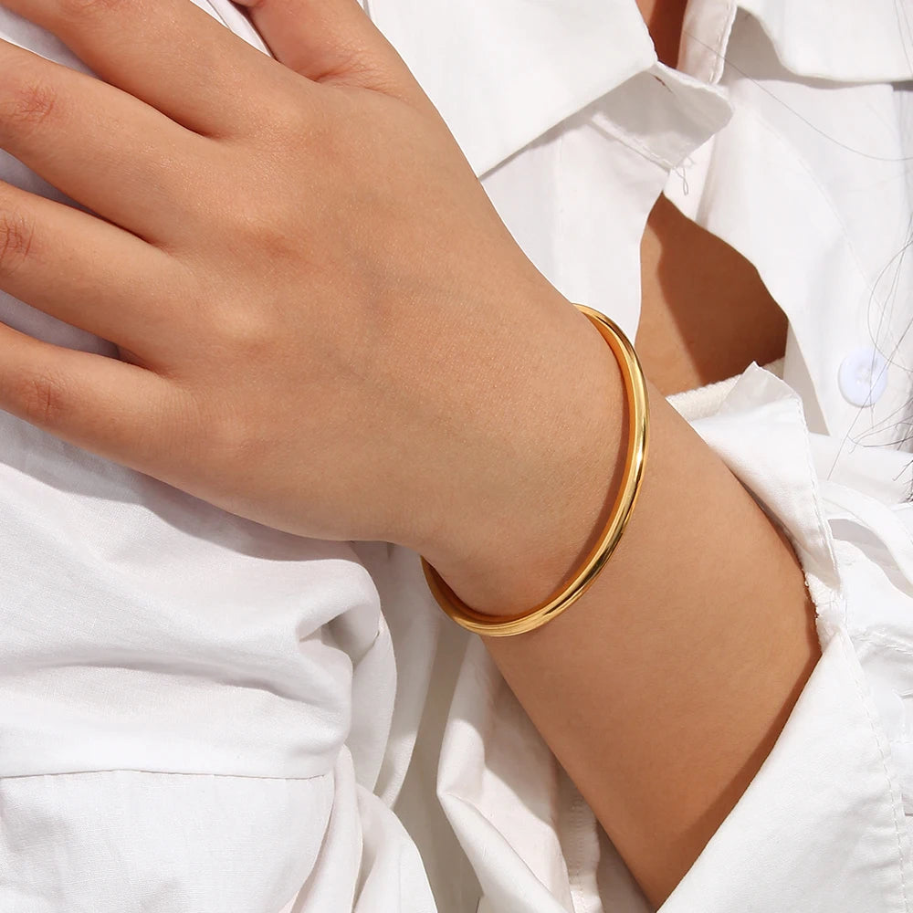 Iris Timeless Bangle