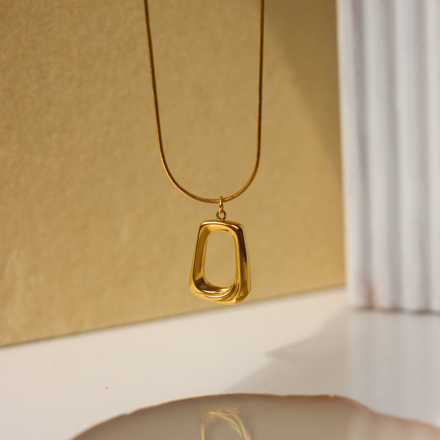 Ameline Luxe Arc Necklace