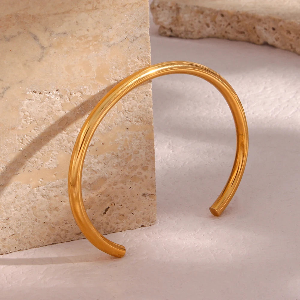 Iris Timeless Bangle