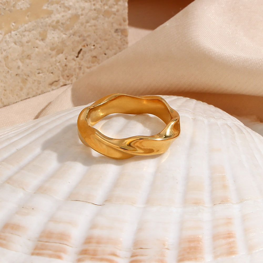 Margaux Modern Twist Ring